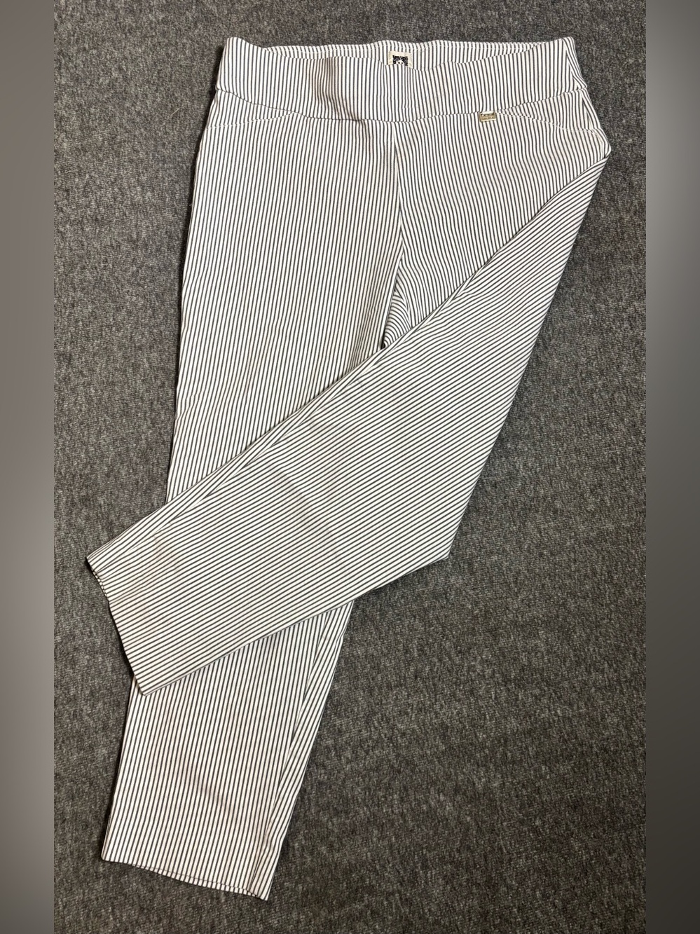 Anne Klein | Women’s Slim Crop Pants | Seersucker White & Gray Stripes | Size XL